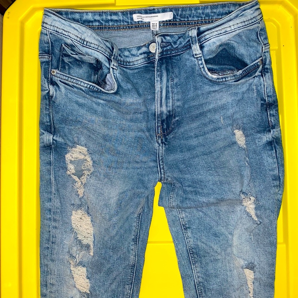 ZARA TRAFALUC RIPPED JEANS